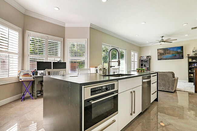 Building Photo - 7167 Ivy Crossing Ln