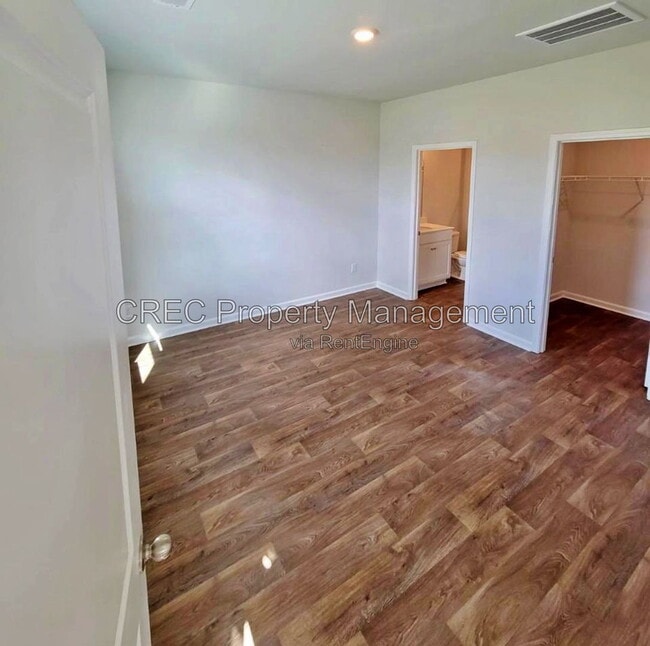 Photo - 817 Lilyford Ln