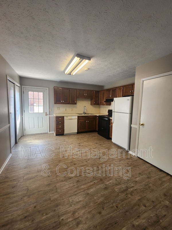 Building Photo - 155 E Jere Whitson Rd Unit Apt. 1