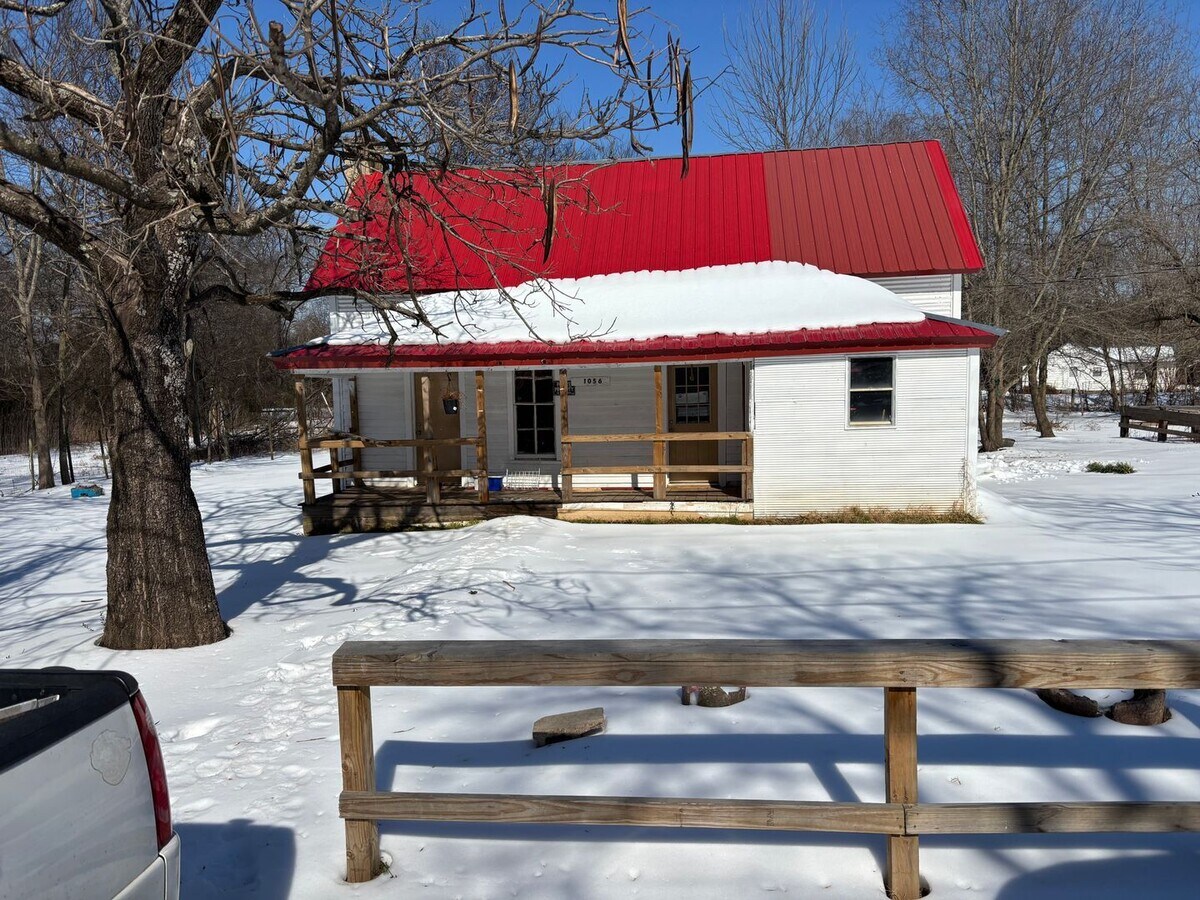 3 BEDROOM 1 BATH HOUSE ALL ELCTRIC CENTRAL HEAT & AIR - 3 BEDROOM 1 BATH HOUSE ALL ELCTRIC CENTRAL HEAT & AIR