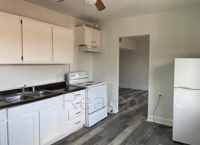 Photo - 975 1/2 Campbell Ave