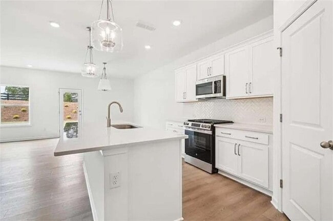 Photo - 320 Silverleaf Trl