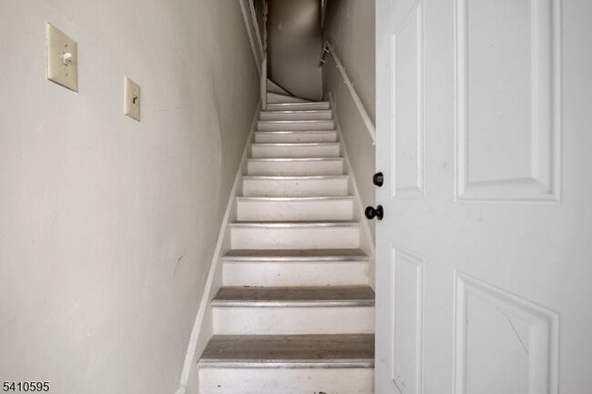 Photo - 335 Boulevard