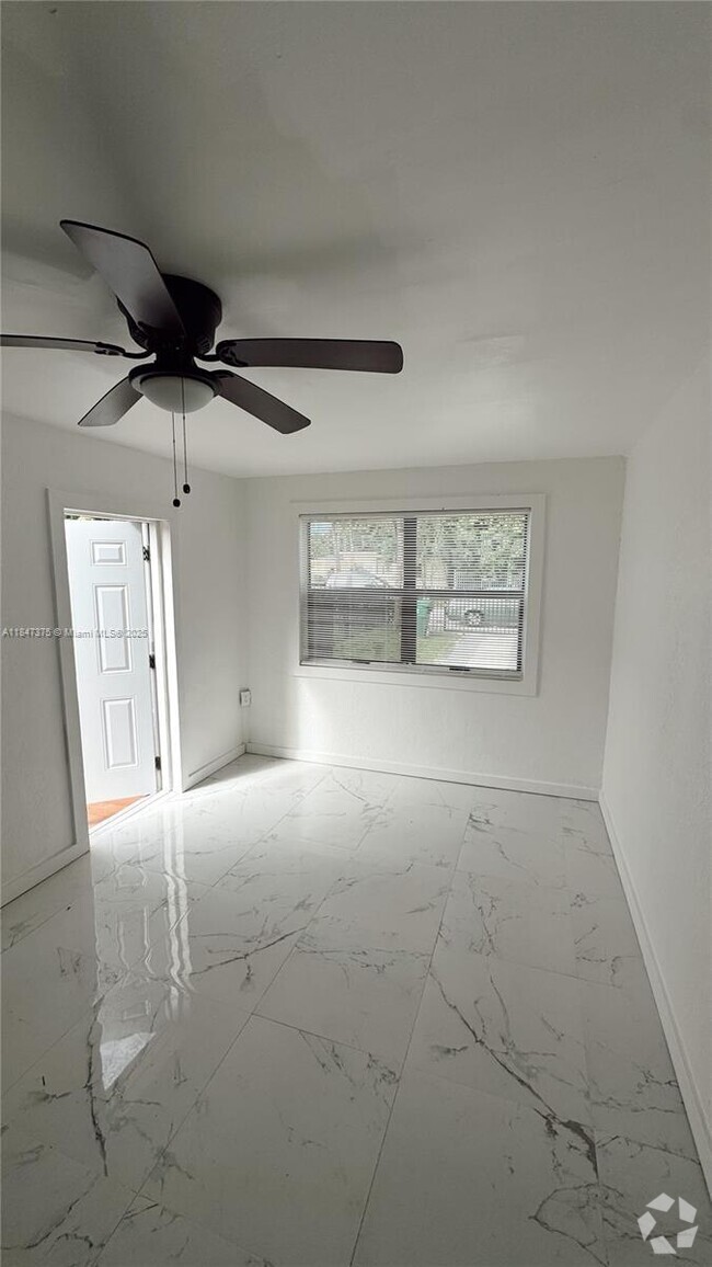 Building Photo - 460 NW 109th St Unit Studio Rental
