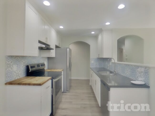 Photo - 8701 S 50th Dr