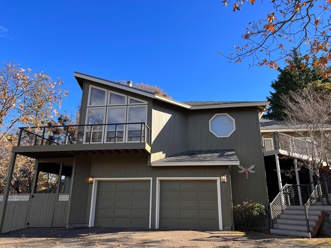 Building Photo - STUNNING VIEWS from this 3 bedroom, 2 bath home | Available February