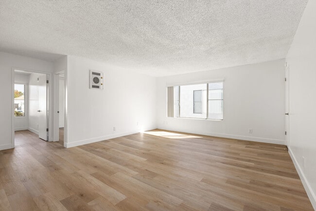 Photo - Mar at National City