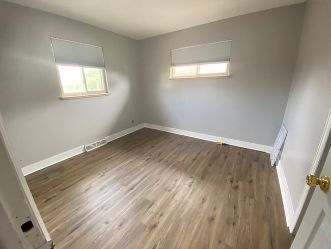 Upstairs Bedroom - 1180 S Eaton Ct
