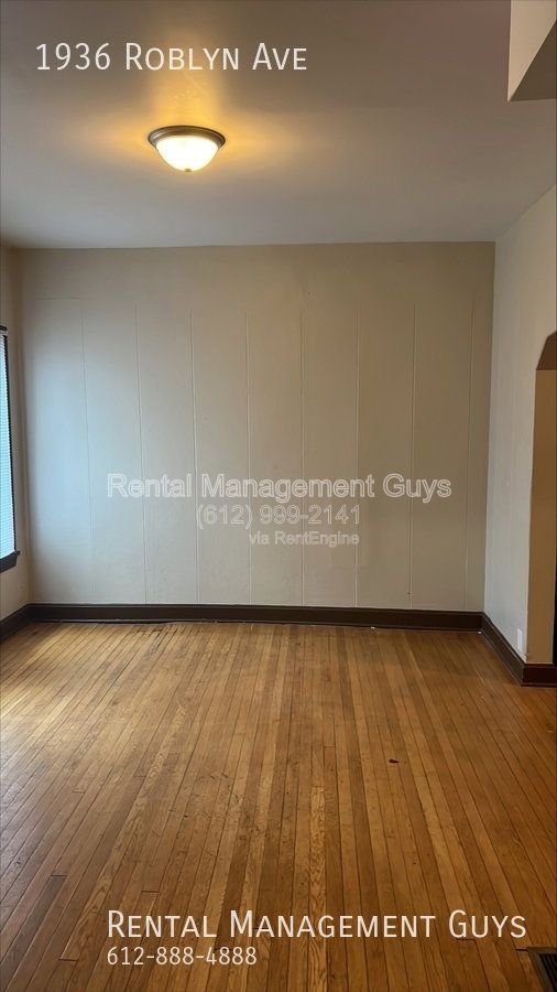 Photo - 1936 Roblyn Ave