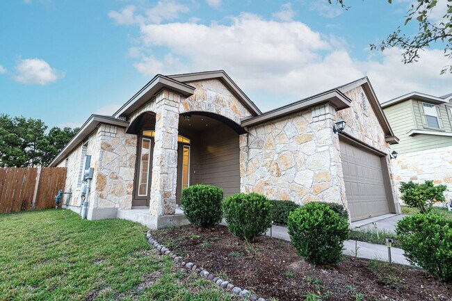 Cozy & Modern 3-Bed, 2-Bath Home in Austin... - Cozy & Modern 3-Bed, 2-Bath Home in Austin...