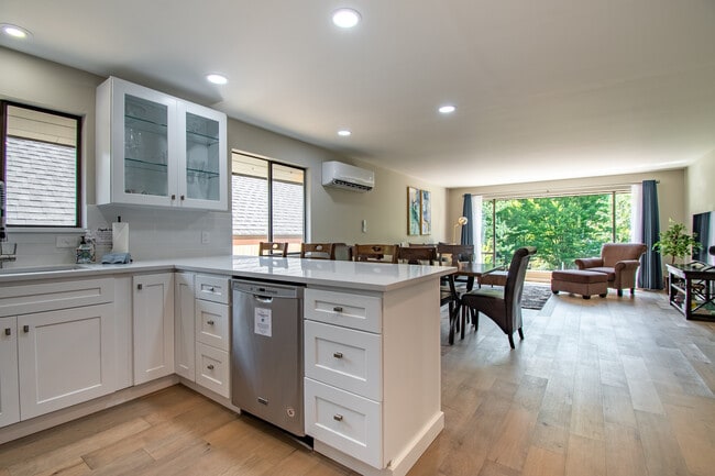 1524 2nd Ave W