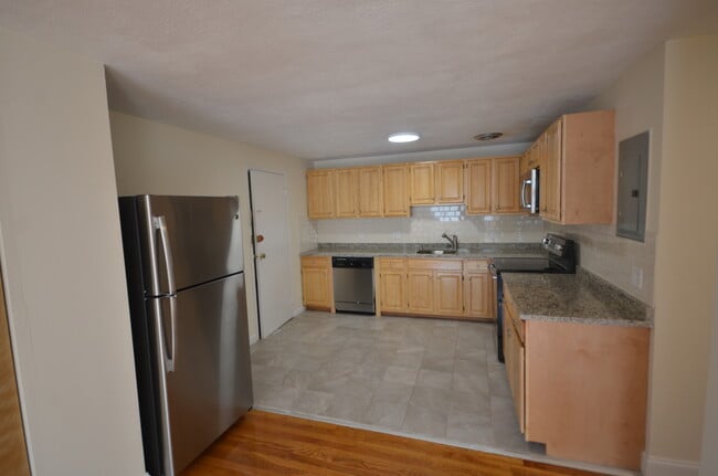 Building Photo - 198 Babcock St Unit 3A Rental