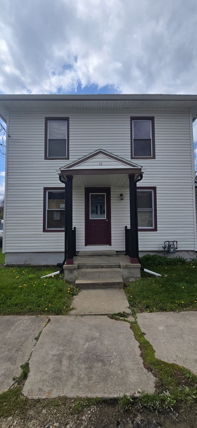 Building Photo - 12 S Elm St