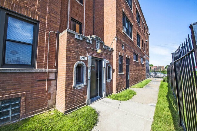 Photo - 7929 S State St Chicago, IL 60619