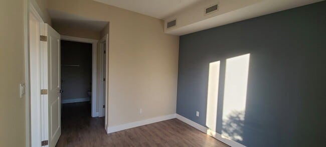 Photo - 550 Sandison St