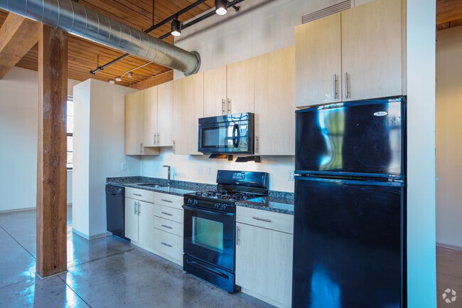 1BR, 1BA - 763SF - Kitchen