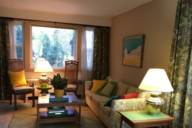 living room - 2059 41st St Unit A