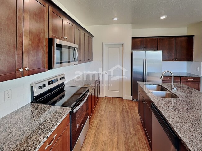 Photo - 1175 Wagon Way