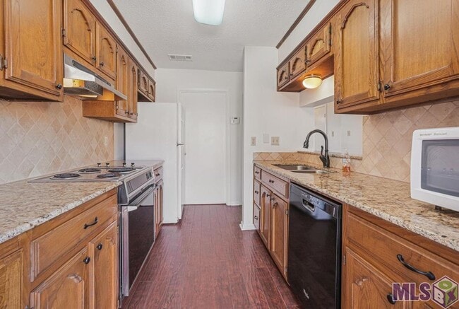 Building Photo - 2 Bedroom Townhome |Community Pool