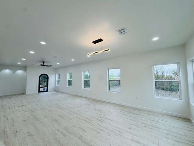 Photo - 387 Old Lockhart Rd