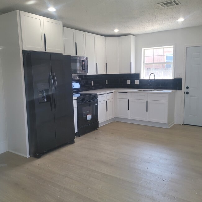 Photo - 8830 Stroelitz St