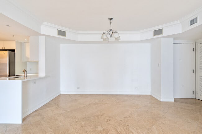 Photo - 701 Brickell Key Blvd Unidad # 1411