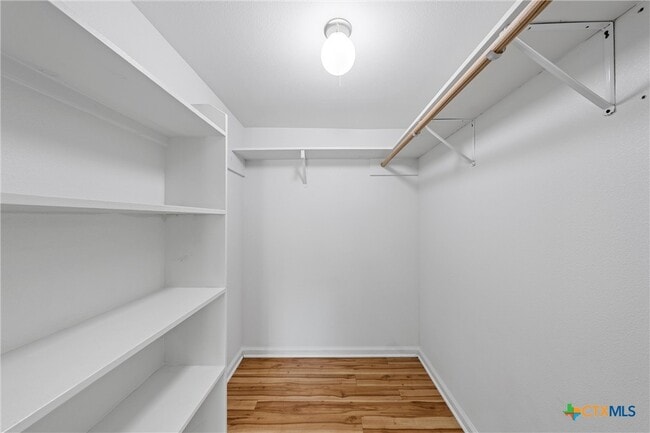 Photo - 407 E 7th St