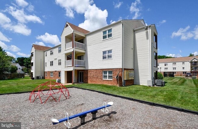 Photo - 102 Chesterfield Ln Unit 201