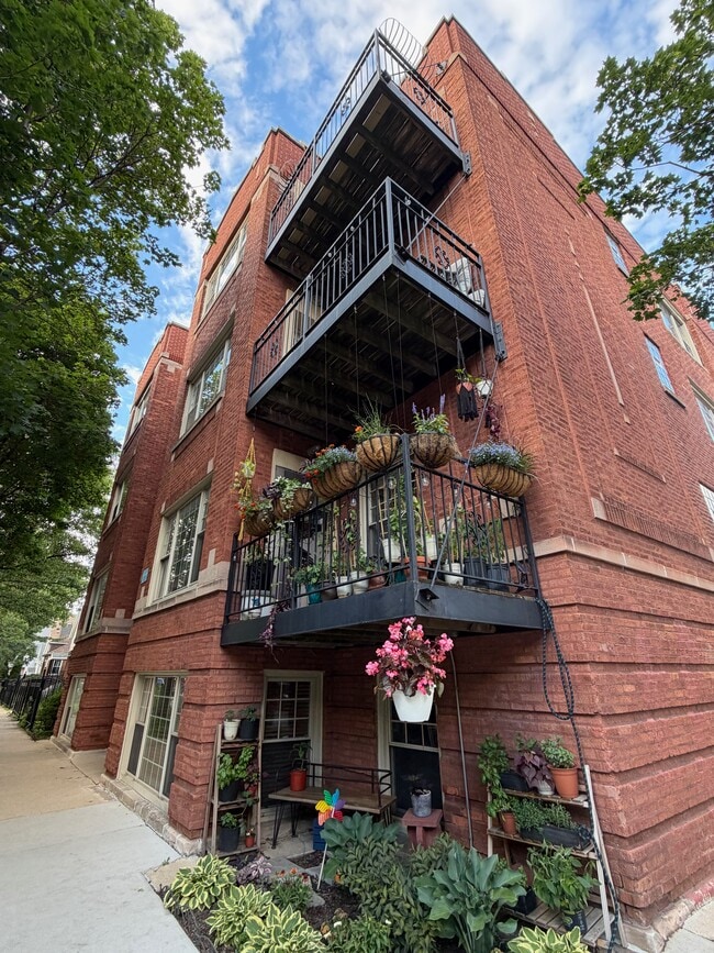 Building Photo - 2901 N Rockwell St Unit Apt 3
