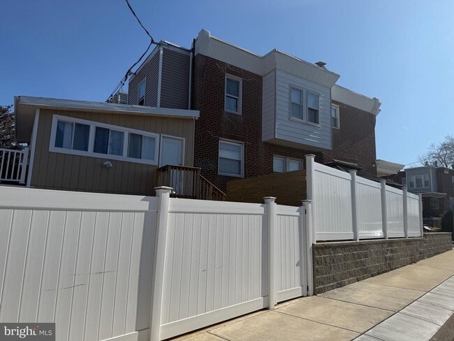 Photo - 345 Stevens St