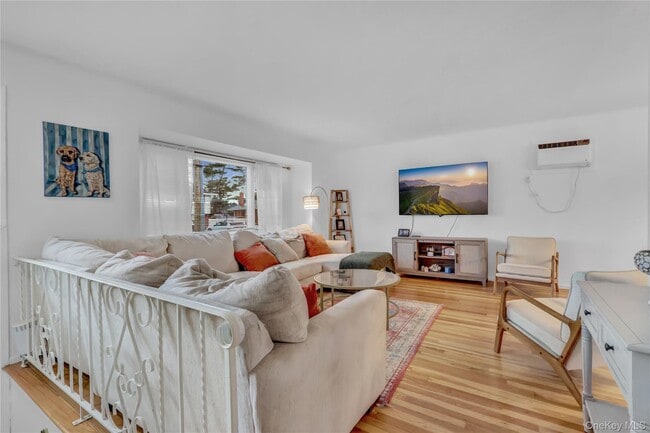 Photo - 64 Eileen Ave