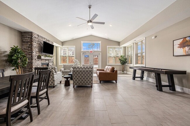 Photo - Signature Pointe Apartment Homes
