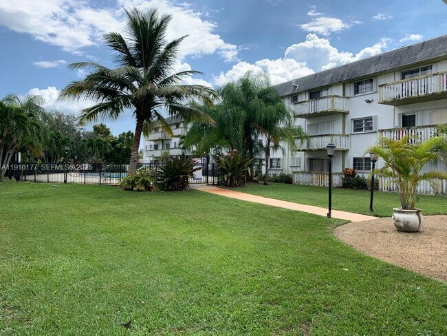 Building Photo - 15205 NE 6th Ave Unit D103