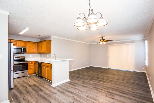 Photo - 3037 Champion Ln SW