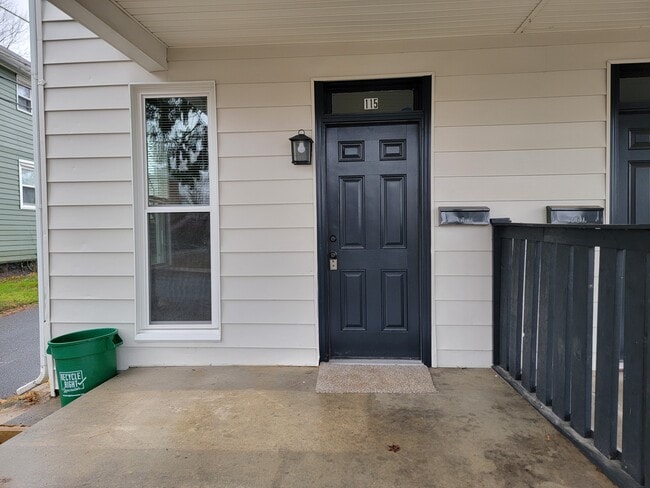 Photo - 115 E Chestnut St