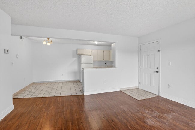 Photo - 300 Palm Cir W Unit 305