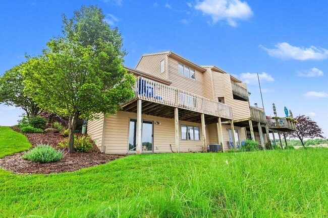 1410 E Harbour Towne Cir