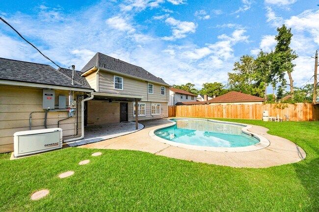 Photo - 1719 Saddlecreek Dr