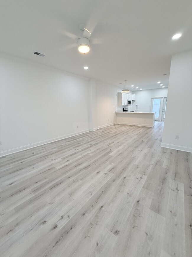 861 Maxine Ct