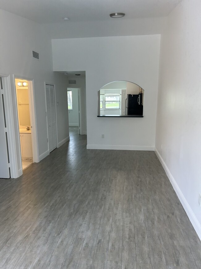 Building Photo - 2650 SE 12th Pl