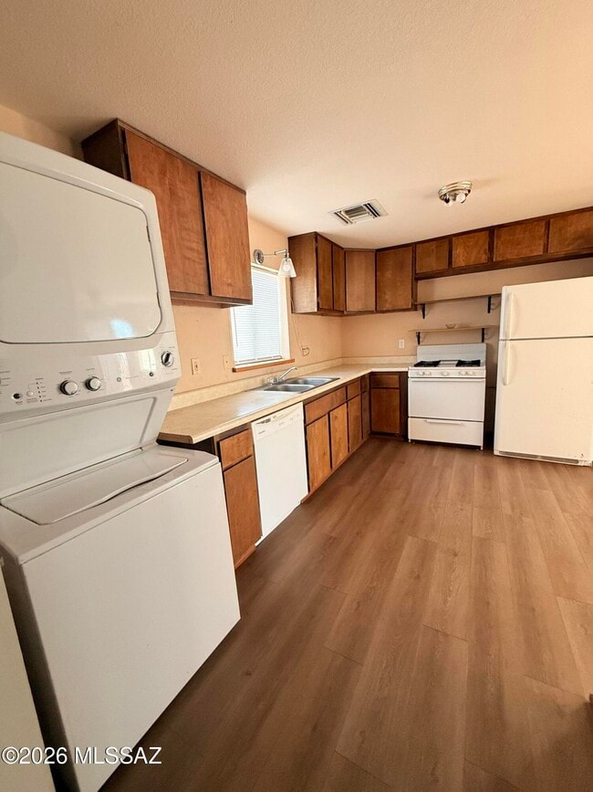732 W 4th St