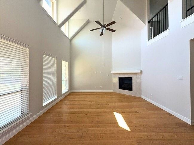 Photo - 501 Upper Falls Ln