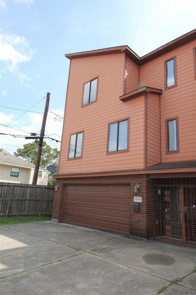 Building Photo - 4709 Scott St