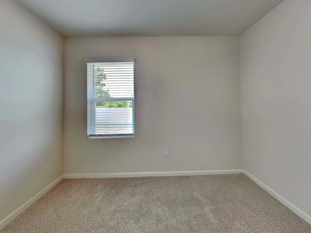 Photo - 565 Haleybury St SW