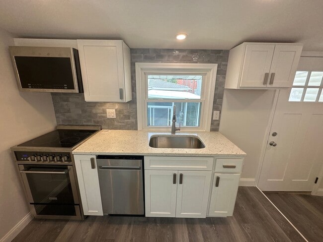 1177 Highland St Unidad 1177.5 (cottage-rear)