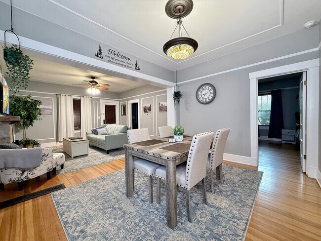 1326 E Platte Ave
