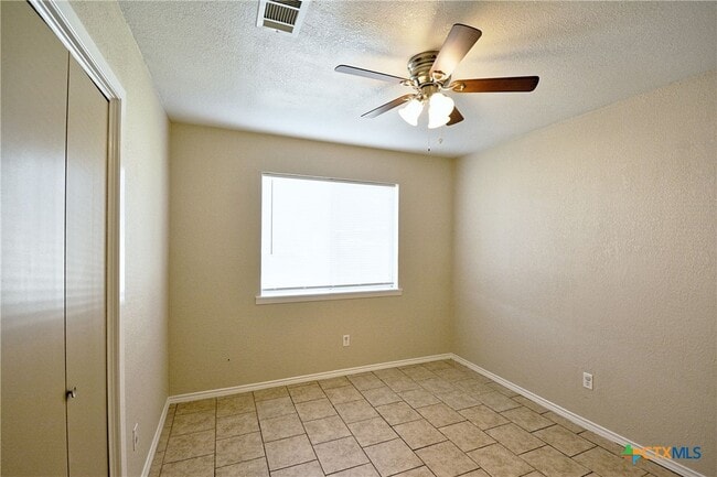 Building Photo - 527 Buttercup Ln