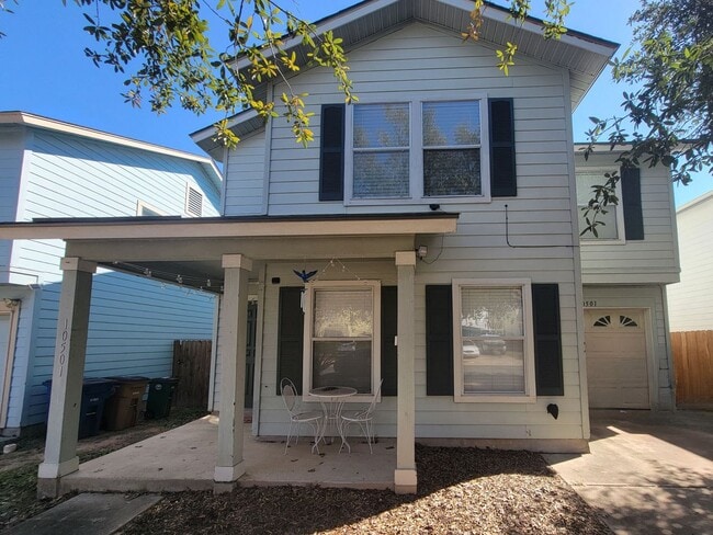 Building Photo - 4 Bed / 2 Bath Home in Great South Austin Location