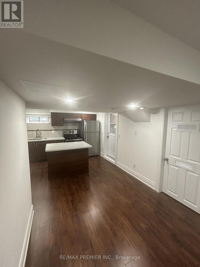 Photo - 4057 Taffey Crescent