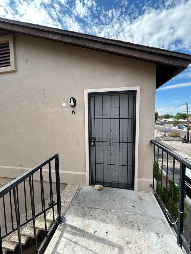Photo - 1321 W Vogel Ave